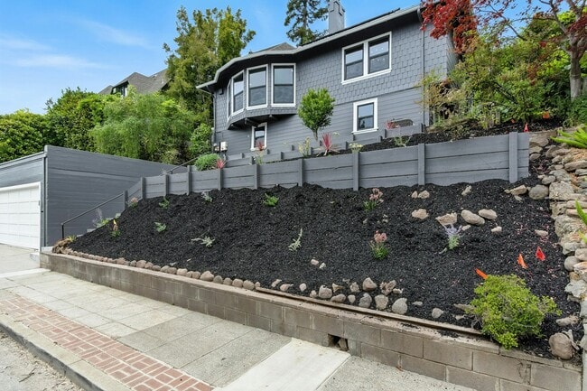 Building Photo - 5020 Golden Gate Ave