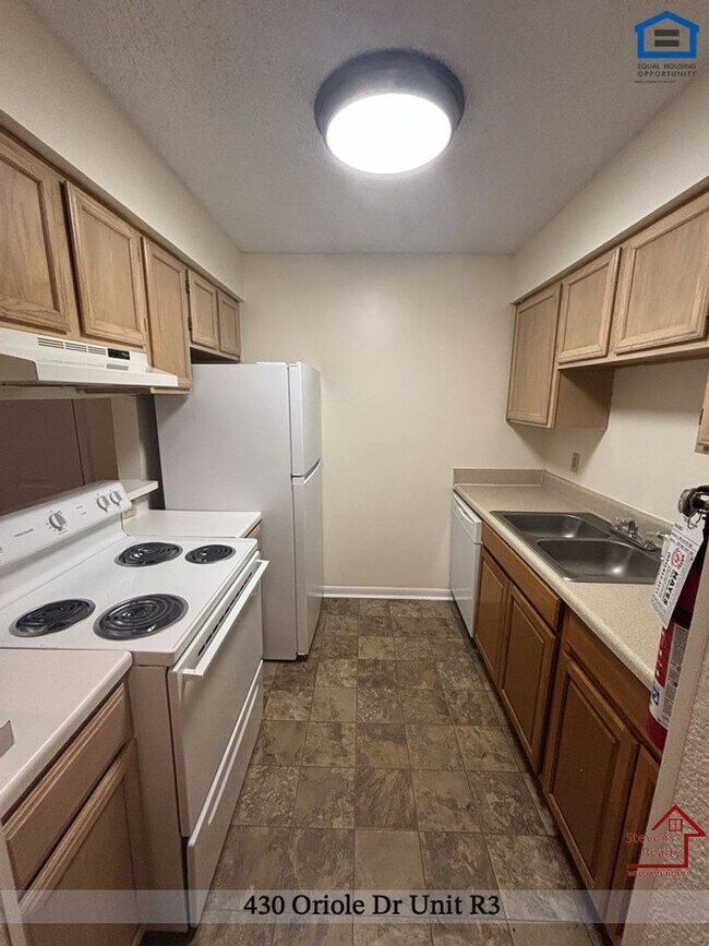 Foto del edificio - 430 Oriole Dr