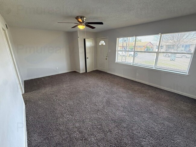 Building Photo - AVAILABLE NOW!!! Classic Red-Brick 4-Bed, 1-Bath Home (Near I35!)