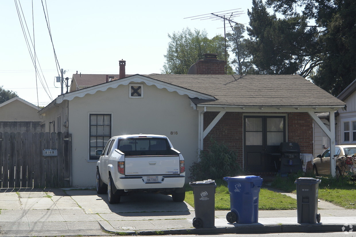 Building Photo - 816 Lincoln Ave