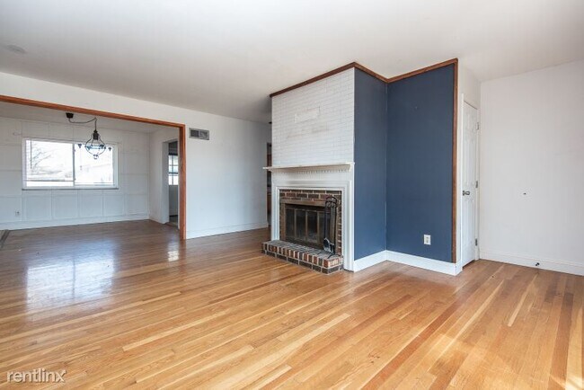 Building Photo - 4 br, 3 bath House - 8 Forest Knoll Dr