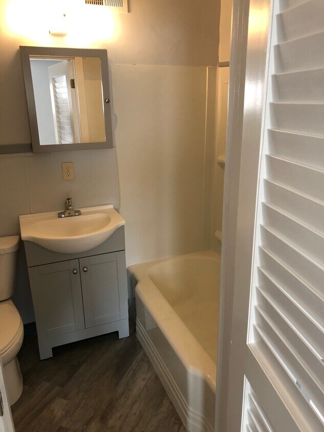 Bathroom - 921 Jackson St