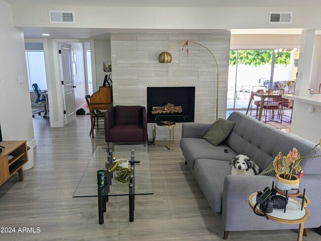 Foto del edificio - 4332 E Fairmount Ave