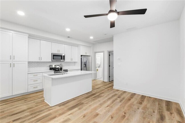 Foto del edificio - 128 Hilltop Dr SW