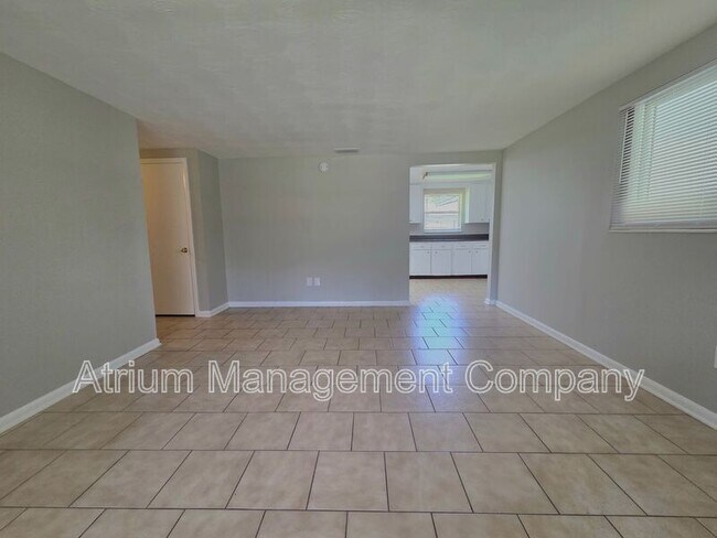 Building Photo - 7924 N Socrum Loop Rd