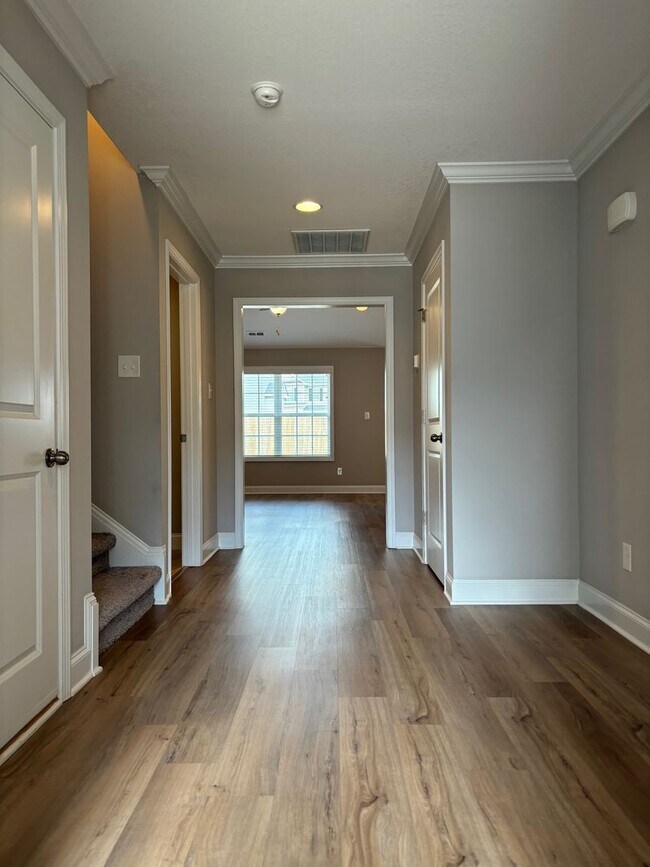 Building Photo - Knoxville 37918 - 3 bedroom, 2 bath home -...