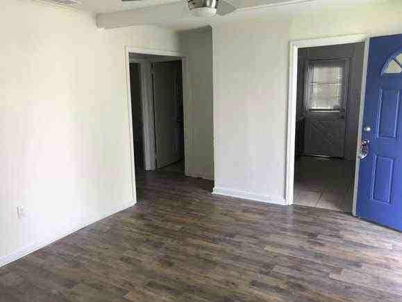 Building Photo - 3205 Luna St