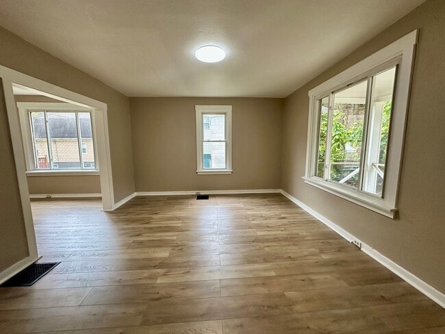 Building Photo - 102 Ivy St