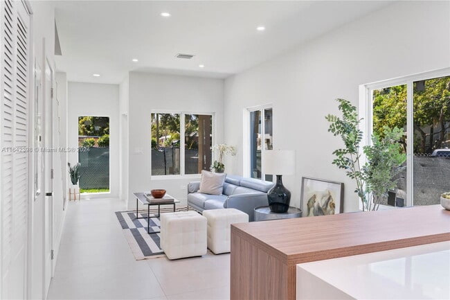 Foto del edificio - 61 NW 61st St