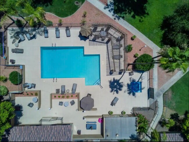 Building Photo - 3825 E Camelback Rd