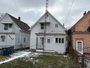 Building Photo - 3142 Elm St