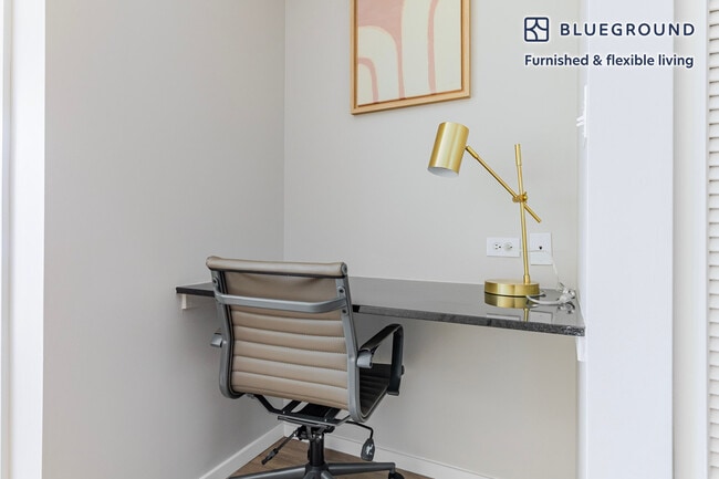 Building Photo - 211 W Scott St