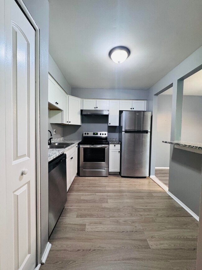 Foto del edificio - 7640 Woodview St