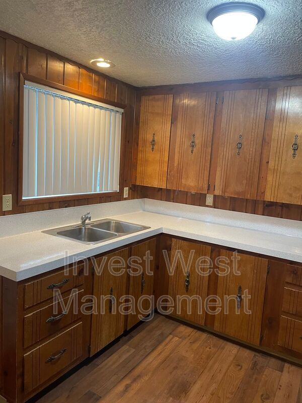 Foto del edificio - 524 NE Anderson Rd