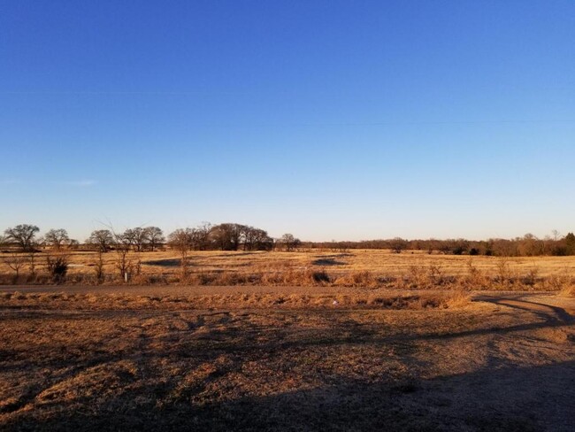 Building Photo - 1339 Wolfcreek Cemetery Rd