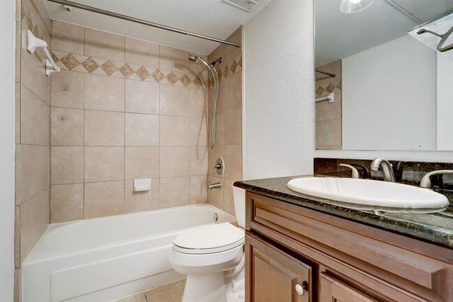 Building Photo - 4515 Briar Hollow Pl