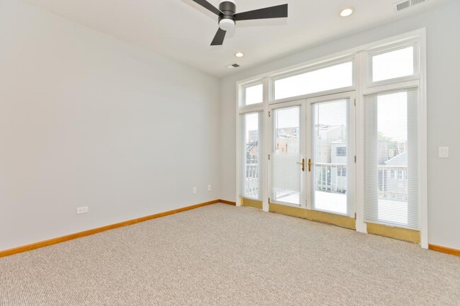 Building Photo - 3 bedroom in Chicago IL 60614