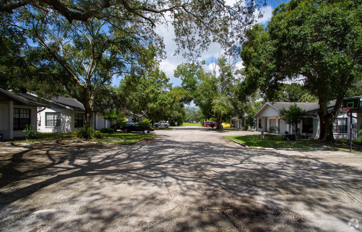 Foto del edificio - 5493 Sawyer Rd