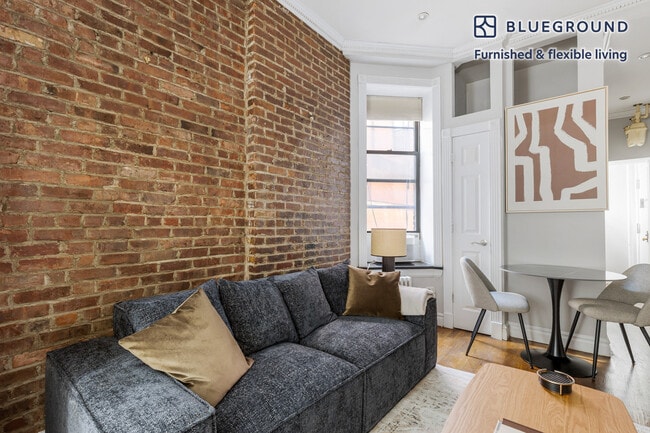 Building Photo - 246 Mott St