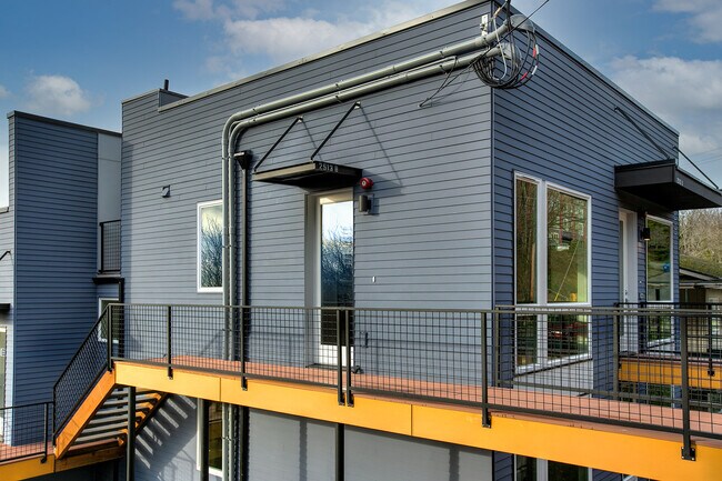 Building Photo - 2513 13th Ave S
