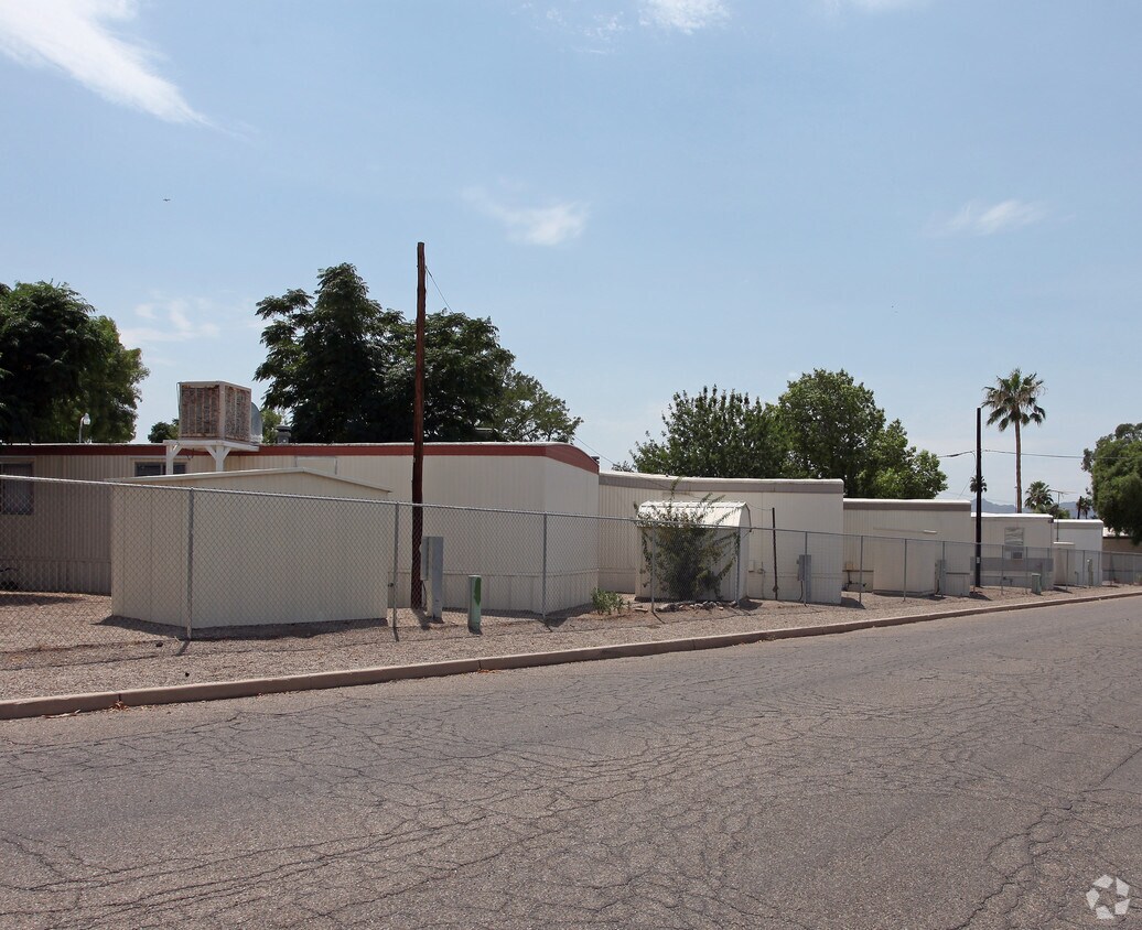 Building Photo - Arizonan