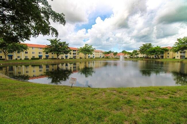 Foto del edificio - ***NORTH NAPLES***ANNUAL RENTAL***KEY ROYA...