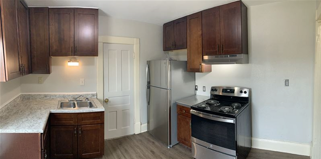 Building Photo - Spacious & Refreshed 3BR South Hills Gem: ...