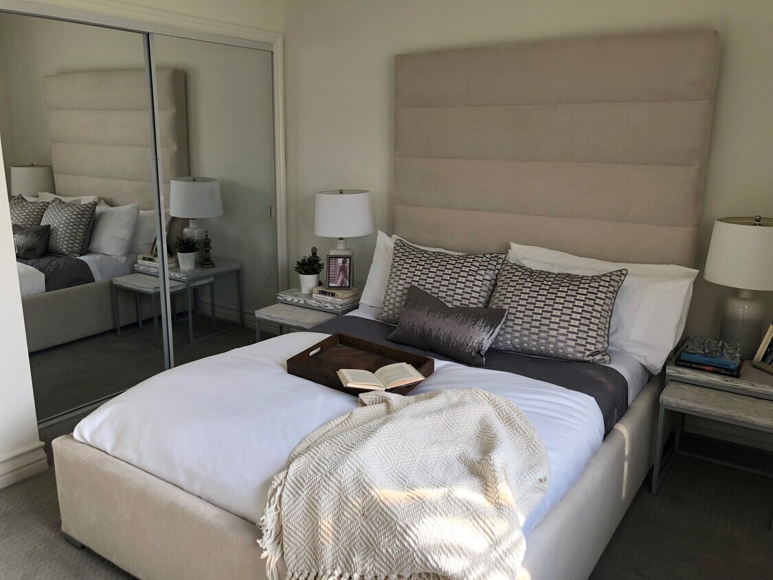 Foto del edificio - 107 S Sweetzer Ave