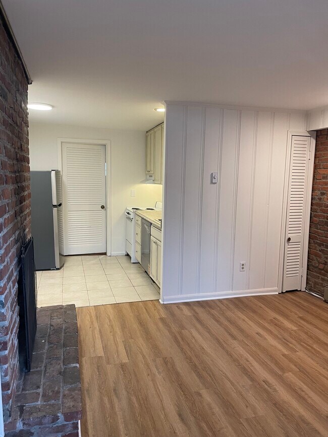 Foto del edificio - 32 1/2 8th St NE