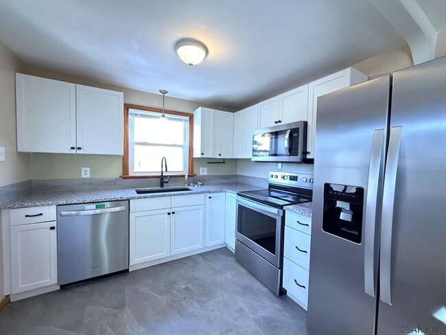 Building Photo - 617 Freedom Ave