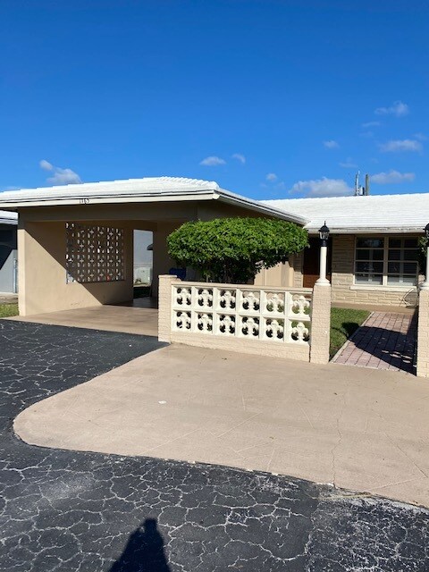 carport - 1765 NE 45th St