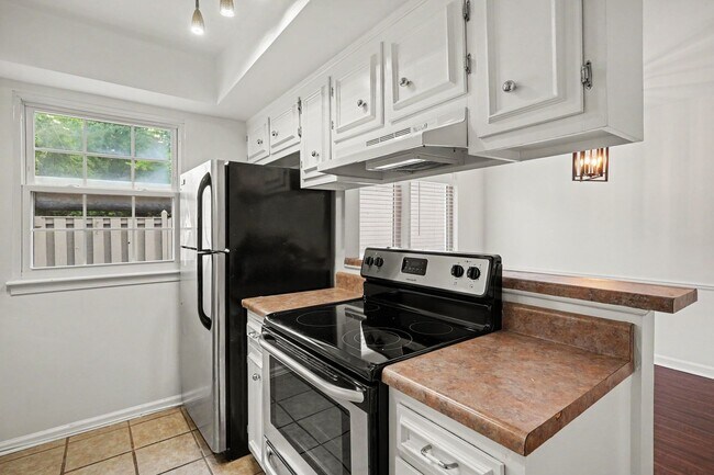 Foto del edificio - 8300 Sawyer Brown Rd