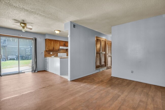 Foto del edificio - 8626 Lane Ave