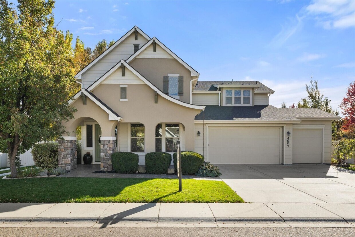 Foto principal - Spacious 5-Bedroom Home (plus bonus room) on ½ Acre in Bridgetower – Rare Meridian Rental!