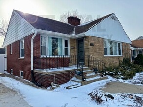 Building Photo - 304 Beverly Pl