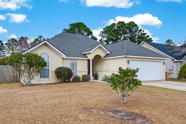 Foto del edificio - 4 bedroom 2 bathroom home in Mainstreet Subdivision - Richmond Hill GA