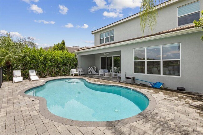Foto del edificio - 15377 Green River Ct