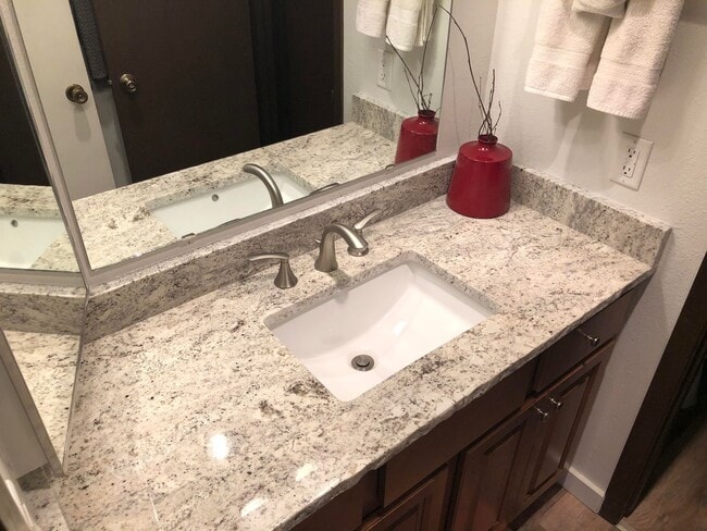 Building Photo - Redpine One Bedroom Condo