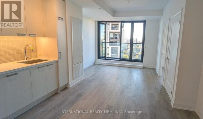 Building Photo - 20 Soudan Ave