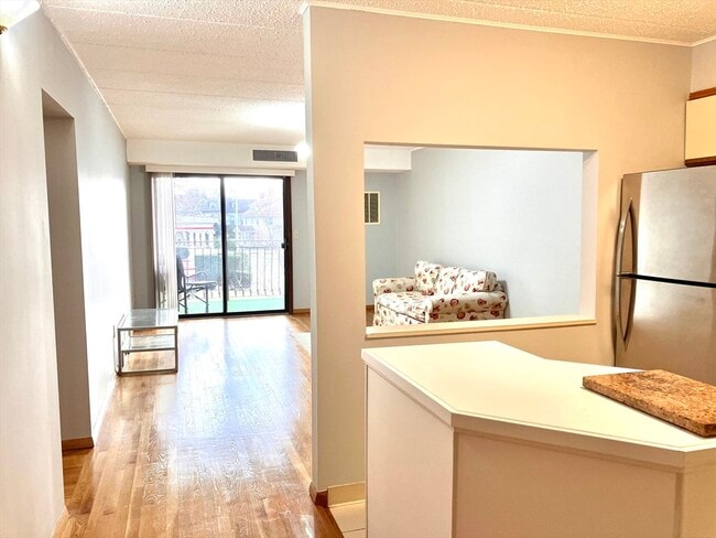 Foto del edificio - 8 Nahant Pl