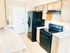 Building Photo - 15822 Baybriar Dr