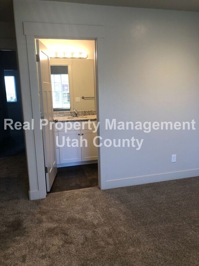 Foto del edificio - 189 610 S