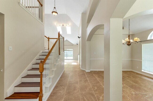 Building Photo - 20419 Cajon Canyon Ct