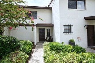 Building Photo - 2635 SW 35th Pl