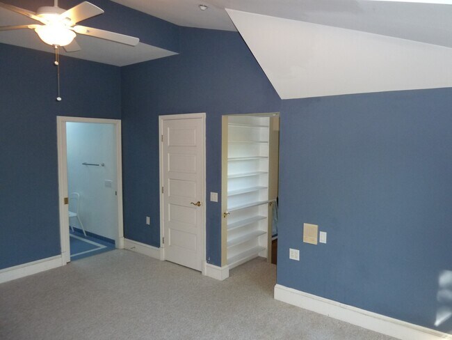Sala de estar con vista al noreste - 812 N Ivy St