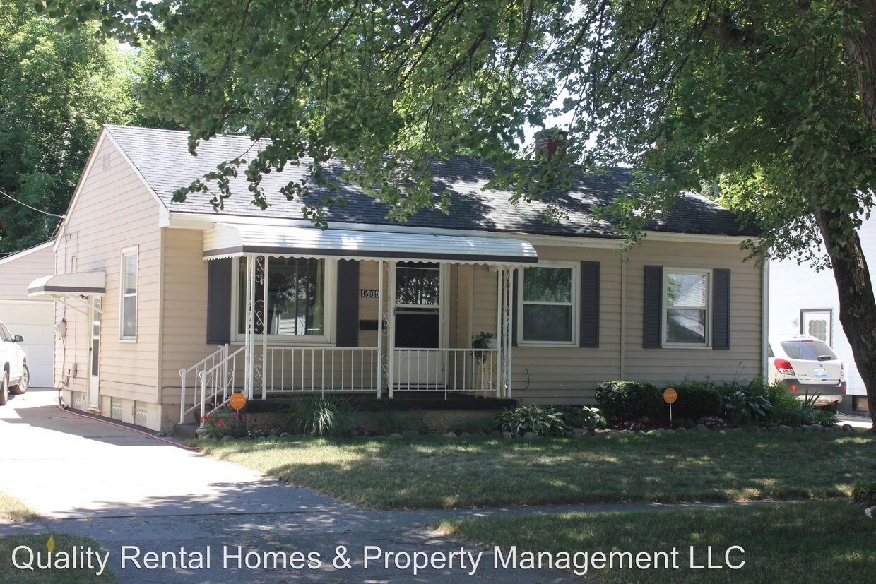 3 br, 1.5 bath House 1609 Berrywood Ln. House Rental in Flint, MI