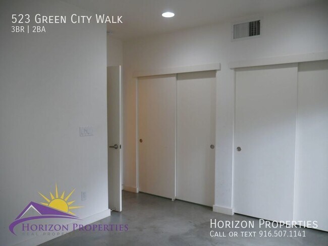 Foto del edificio - Modern Bright Three-story 3 Bed 2 Bath 1,4...