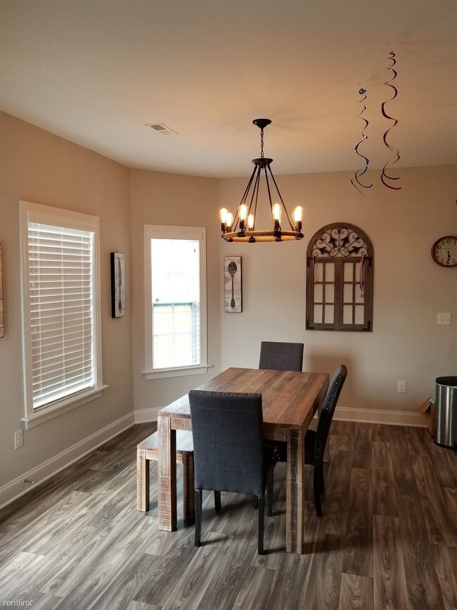 Building Photo - 4 br, 2.5 bath House - Grays Creek