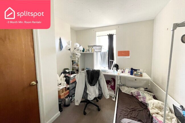 Private room in 3 bedroom Boston Apartment photo'