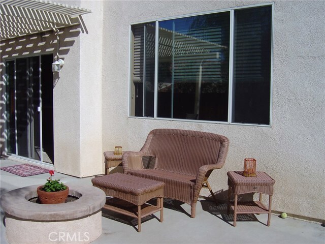 Building Photo - 42123 Acacia Way
